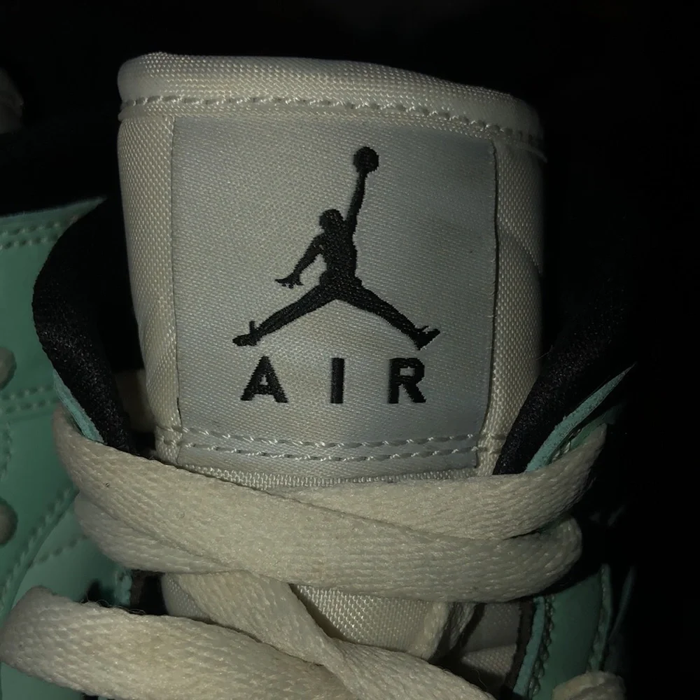 Nike - Picture 4 of 8